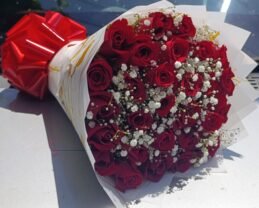 Mini red roses bouquet