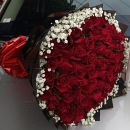 Large red roses bouquet